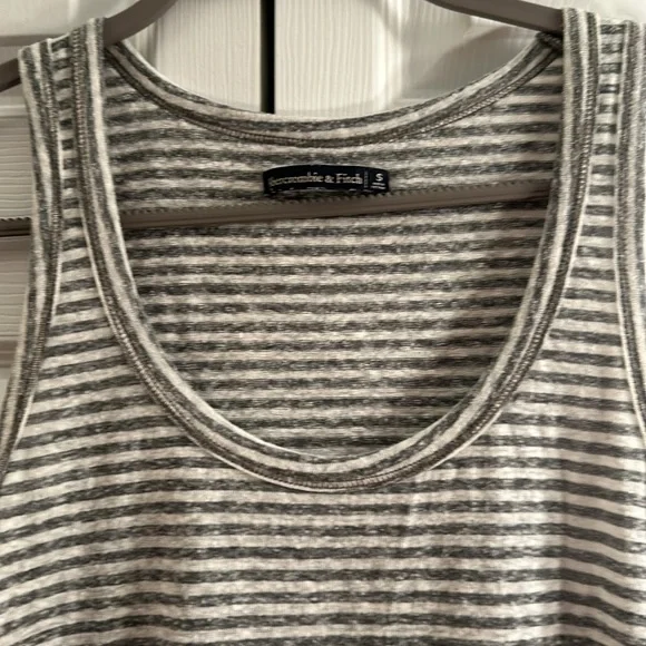 Abercrombie & Fitch Flowy Tank Top Size Small Gray & White - Picture 2 of 8